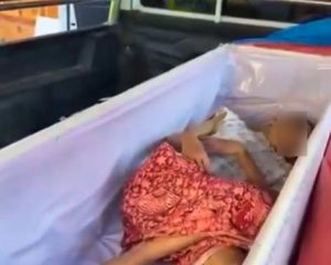 Thaïlande : une femme de 65 ans se réveille avant sa crémation lors d’une cérémonie organisée par un temple près de Bangkok