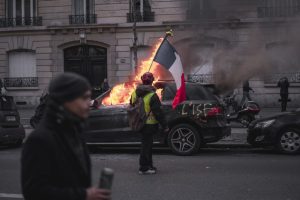 Europe s’embrase : quand la rue enfonce les gouvernements occidentaux tandis que l’UE s’effondre